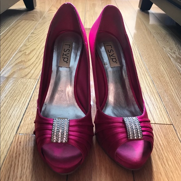 Pink heels with silver accents. - Picture 2 of 3